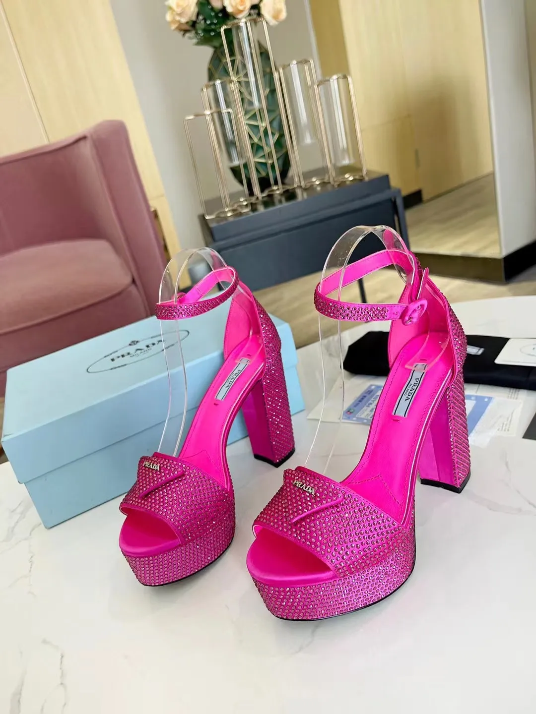 👟👟Ex-factory price 600👟👟 (imitation leather bottom-20) 👉New arrival👈Remove the original board and make a 1:1 replica‼ ️The highest version ✅ Prada's early spring catwalk hot style 😘The latest spring model Thick heel water platform rhinestone series (genuine leather outsole) (simulated leather sole) A must-have for goddesses The upper and the feet are super beautiful 👉The upper is made of imported open-edge beaded cowhide, soft and textured, lining + foot pads, imported sheepskin, breathable and comfortable, private model water platform, heel platform 3.5M, heel height 11.5M Code number 35M-39M (34 40 414243 (custom-made, non-refundable and non-exchangeable)
